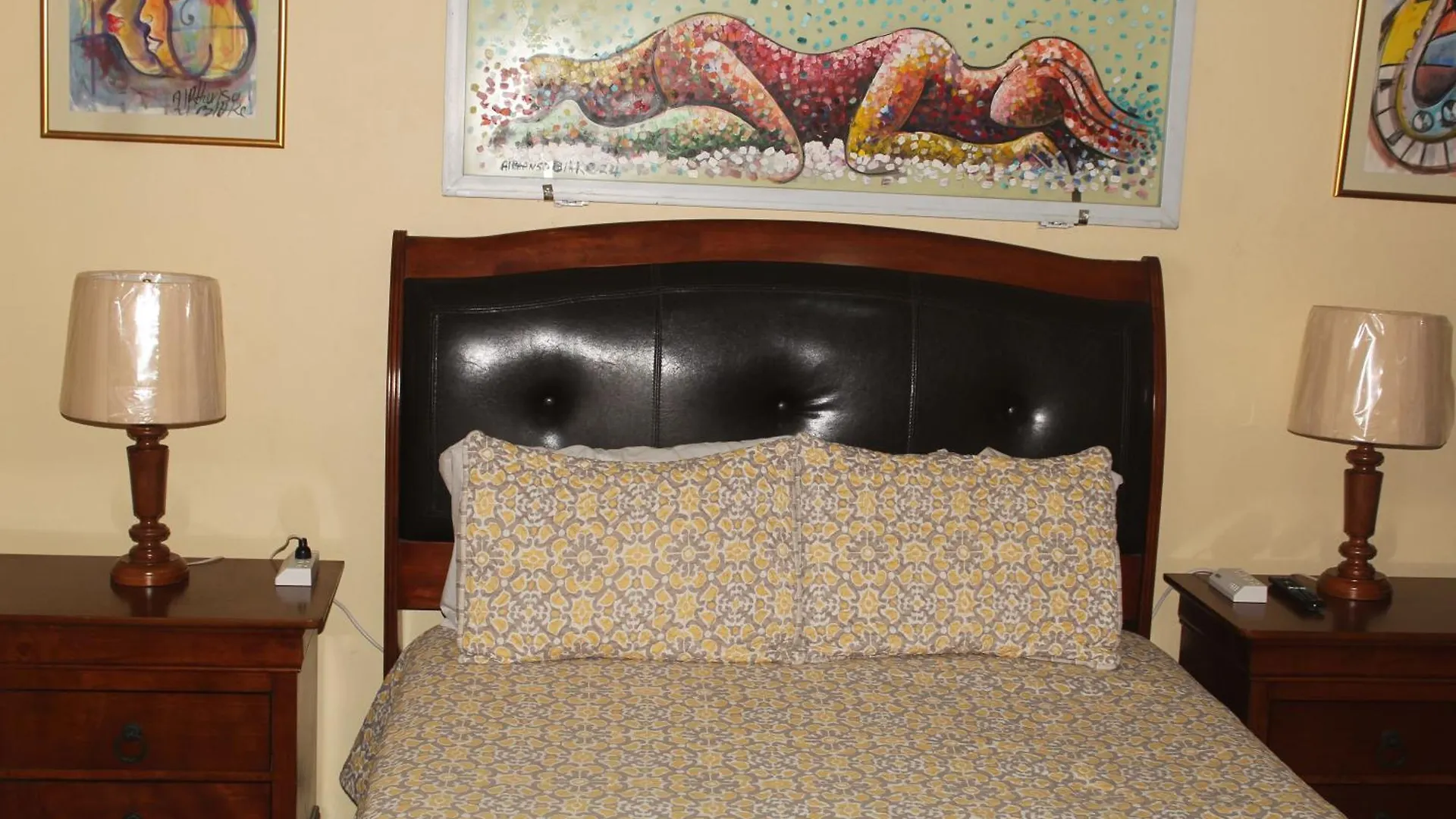 Contacten van Kensington Cozy&Modern 1BR Suite